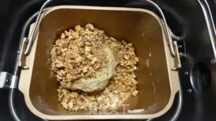 Make A walnut red sugar apple bread step 5