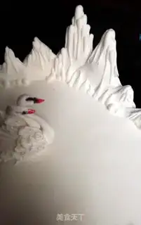 Make Swan Lake Rolling Sugar Cake step 16
