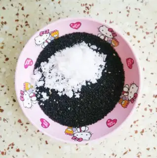 Make Blueberry black sesame rice ball step 2