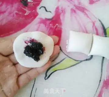 Make Blueberry black sesame rice ball step 5