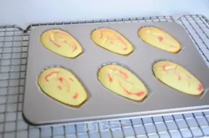 Make Shell rainbow cake step 14