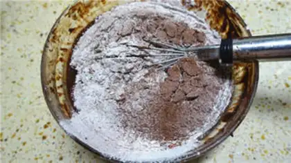Make Chocolate leaves cake step 5