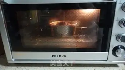 Make Chocolate leaves cake step 8