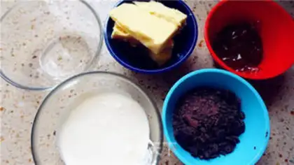 Make Chocolate leaves cake step 11