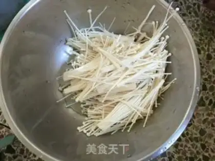 Make Gold pin mushroom beef step 0
