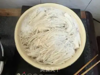 Make Gold pin mushroom beef step 2