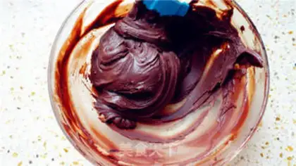 Make Chocolate leaves cake step 15