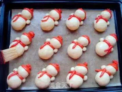 Make Snowman bread step 16