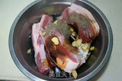Make The smell of the air frying pot roasted with flowers step 1