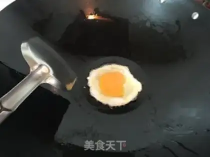Make radish fried eggs step 2