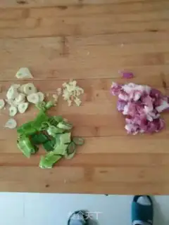 Make Pumpkin chicken leg soup step 1