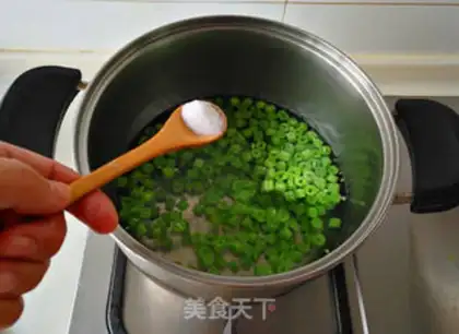 Make Snow gravy meat and four season beans step 1