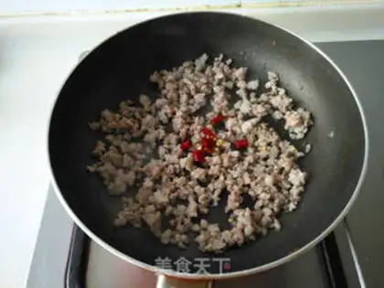 Make Snow gravy meat and four season beans step 4