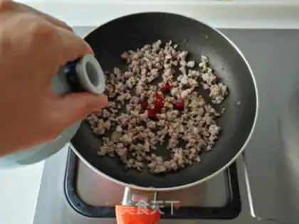 Make Snow gravy meat and four season beans step 5