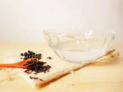 Make Black fragrance oatmeal step 1