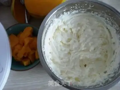 Make Halloween pumpkin cake step 1