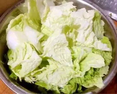 Make Hot cabbage and shrimp step 2