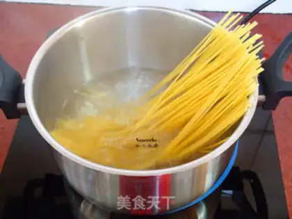 Make Crab fried pasta step 1