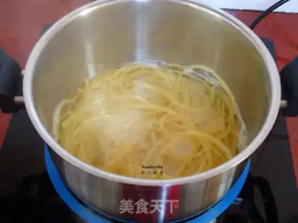 Make Crab fried pasta step 2