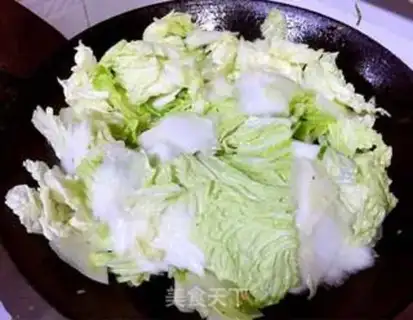 Make Hot cabbage and shrimp step 4