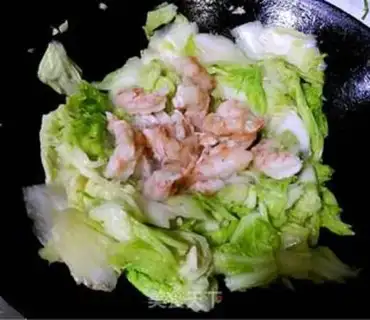Make Hot cabbage and shrimp step 5