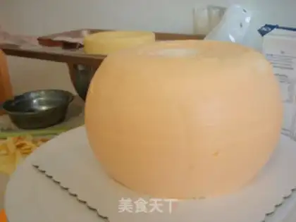 Make Halloween pumpkin cake step 6