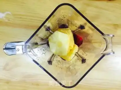 Make Beet pineapple juice step 0