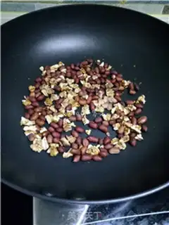 Make Peanut walnuts step 2