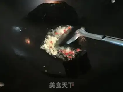 Make Scrambled clams step 1