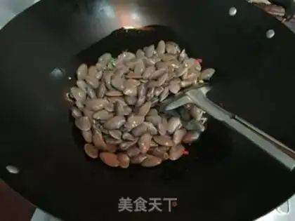 Make Scrambled clams step 3