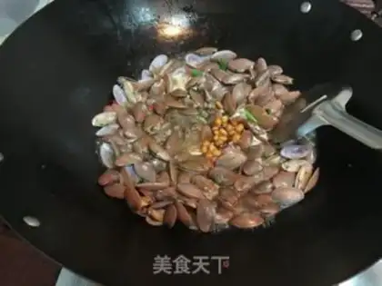 Make Scrambled clams step 4