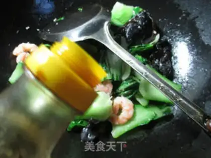 Make Black-middled shrimp and green vegetables step 5