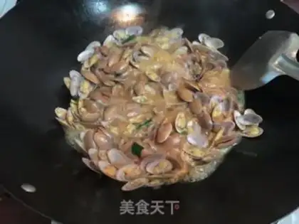 Make Scrambled clams step 5
