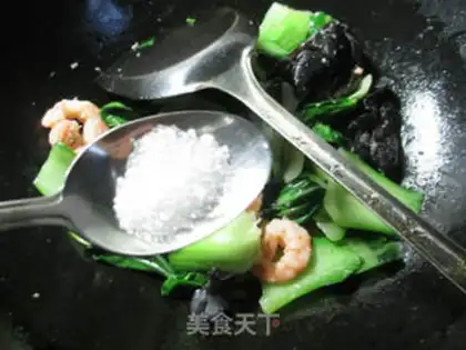 Make Black-middled shrimp and green vegetables step 6