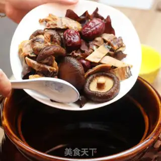 Make Mushroom ink fish soup step 3
