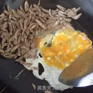 Make Beefball egg fried rice step 3