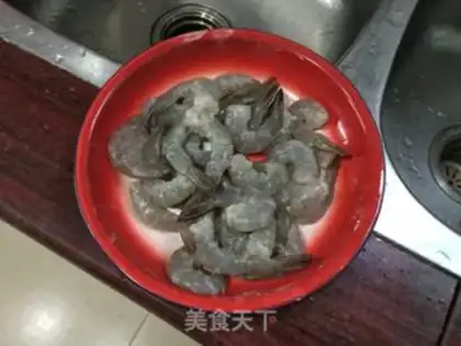 Make cucumber shrimp step 0