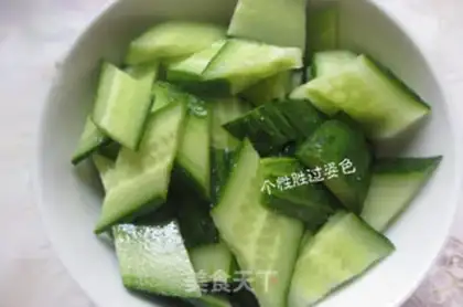 Make cucumber fried eggs step 0