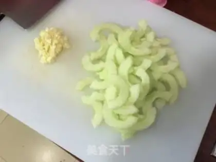 Make cucumber shrimp step 1