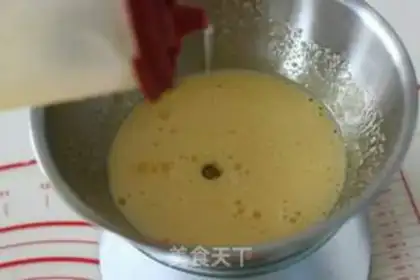 Make Onion pine roll step 1