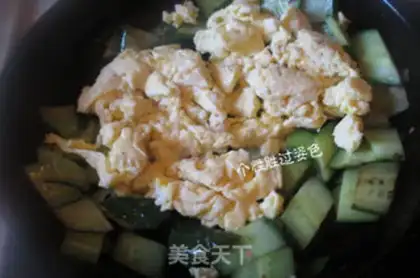 Make cucumber fried eggs step 6