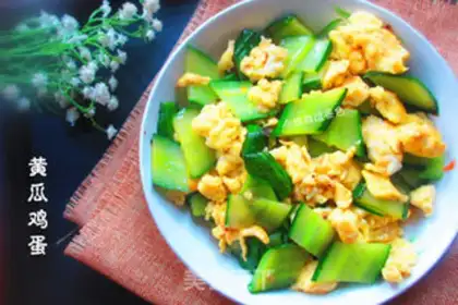 Make cucumber fried eggs step 8