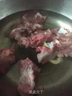Make Black Bean Belt Pork Bone soup step 1
