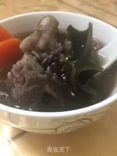 Make Black Bean Belt Pork Bone soup step 4