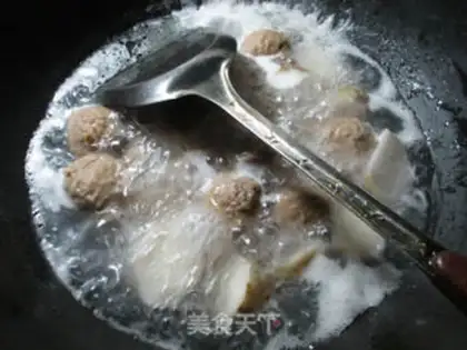 Make The meatballs are cooking potatoes step 3