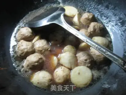 Make The meatballs are cooking potatoes step 6
