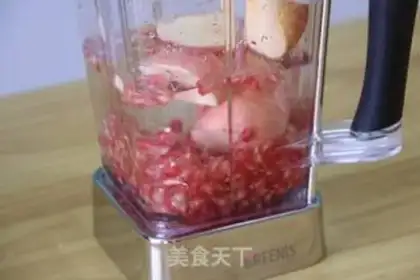 Make Pomegranate apple juice step 2