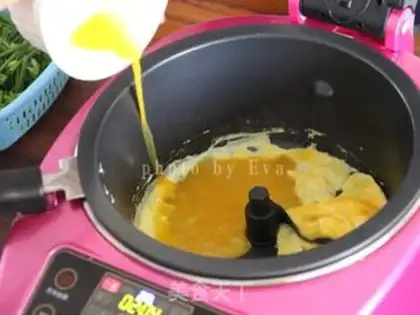 Make Scrambled eggs step 3