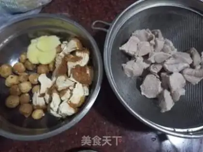 Make Frozen monkey mushrooms, skinny broth step 1