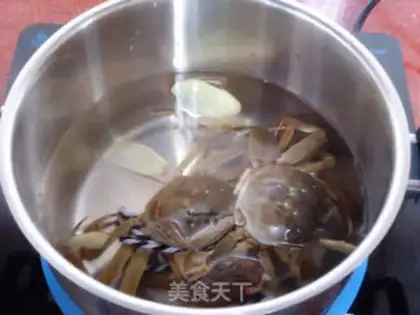 Make Garlic fried crabs step 1